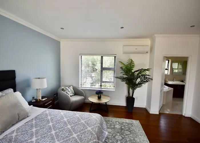 3 Bed 4 Bath Detached House, Pool, Inverter