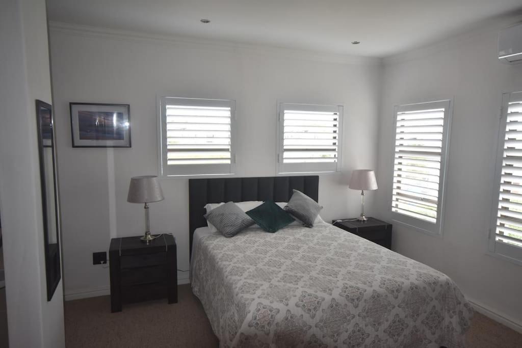 3 Bed 4 Bath Detached House, Pool, Inverter Kaapstad