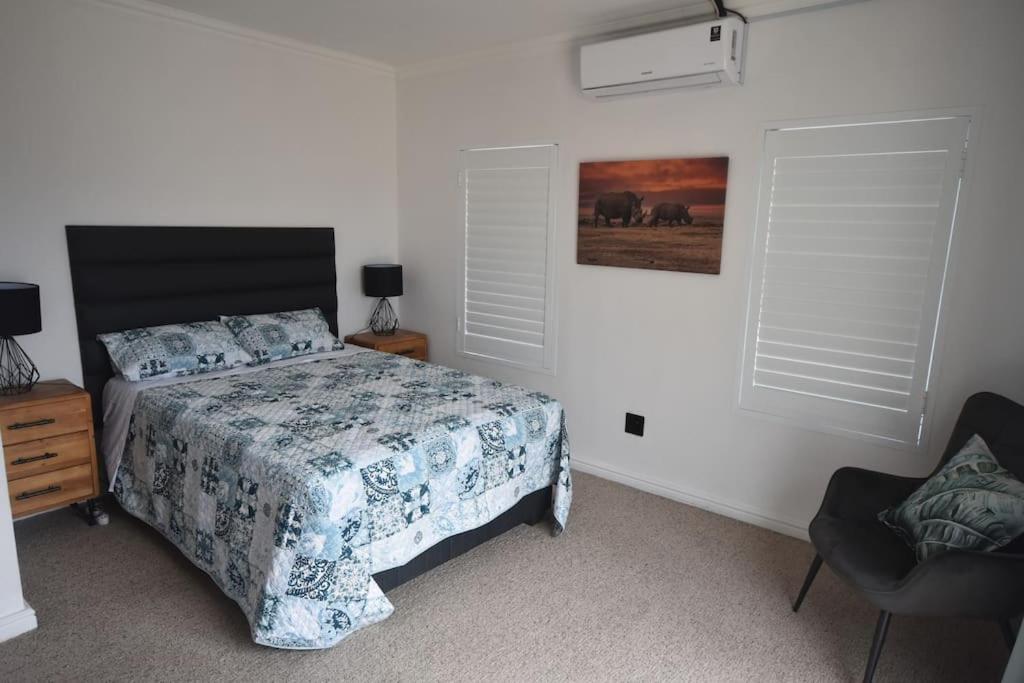 Vakantiehuis 3 Bed 4 Bath Detached House, Pool, Inverter Kaapstad