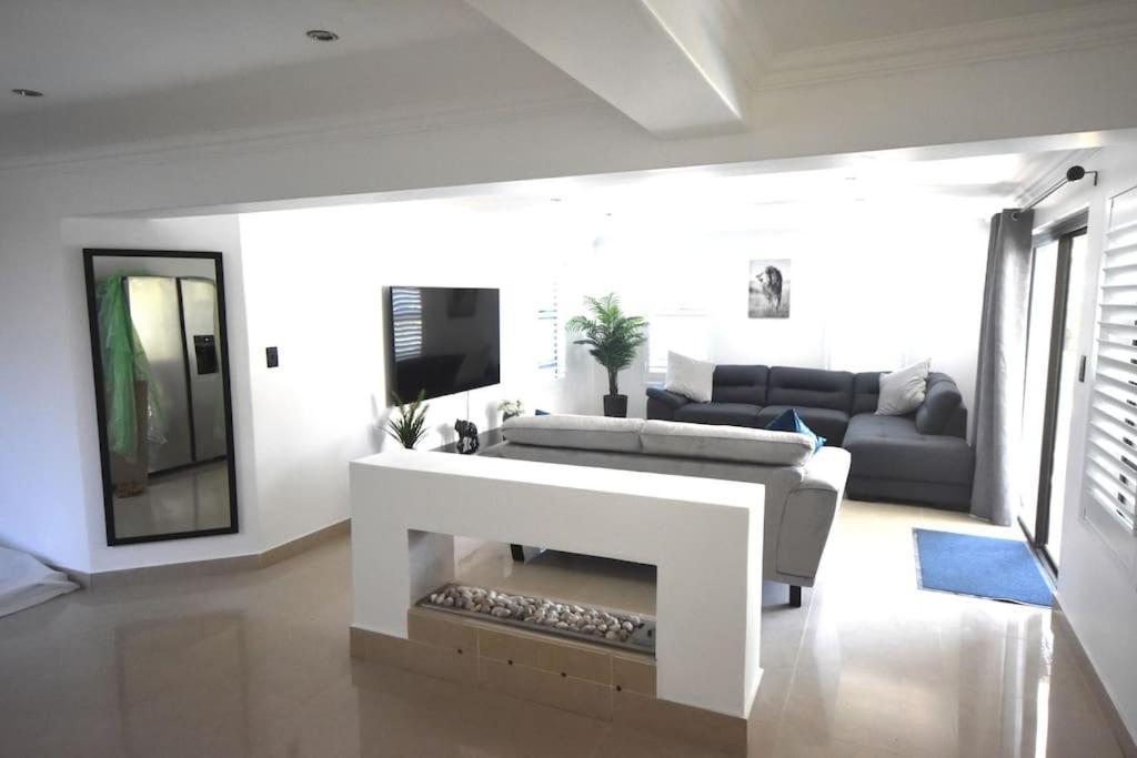 Vakantiehuis 3 Bed 4 Bath Detached House, Pool, Inverter *