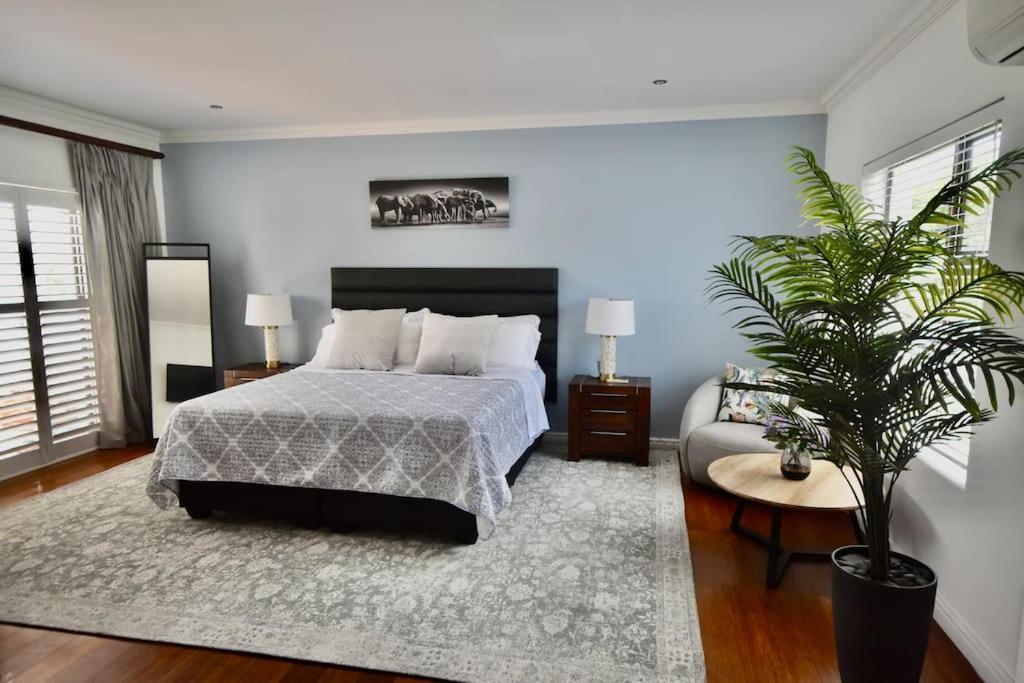 3 Bed 4 Bath Detached House, Pool, Inverter