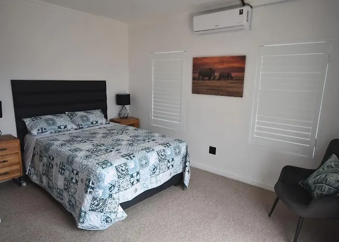 3 Bed 4 Bath Detached House, Pool, Inverter