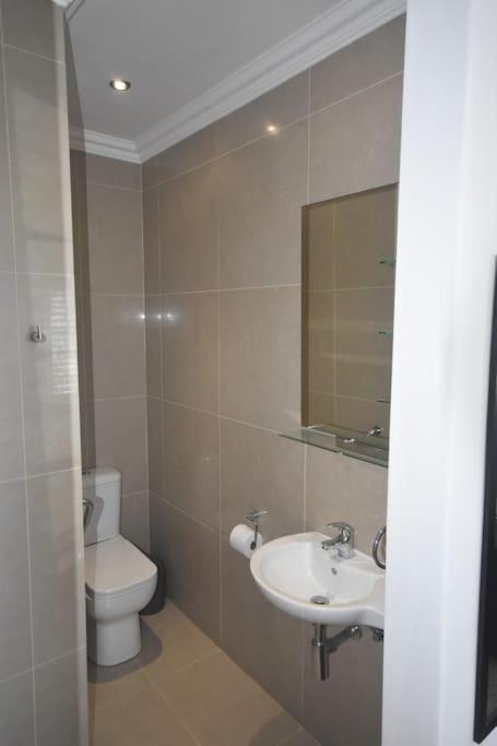 3 Bed 4 Bath Detached House, Pool, Inverter