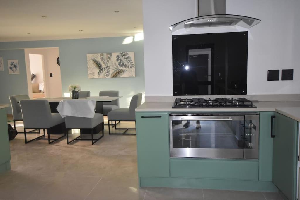 3 Bed 4 Bath Detached House, Pool, Inverter Ferienhaus Kapstadt