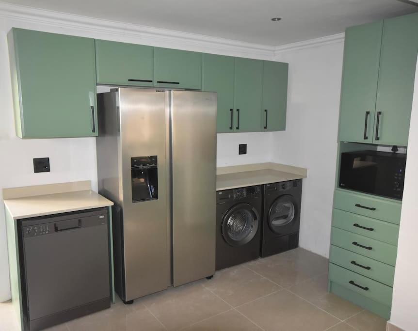 Ferienhaus 3 Bed 4 Bath Detached House, Pool, Inverter *