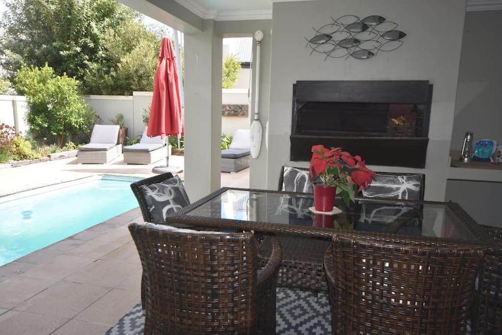 3 Bed 4 Bath Detached House, Pool, Inverter *