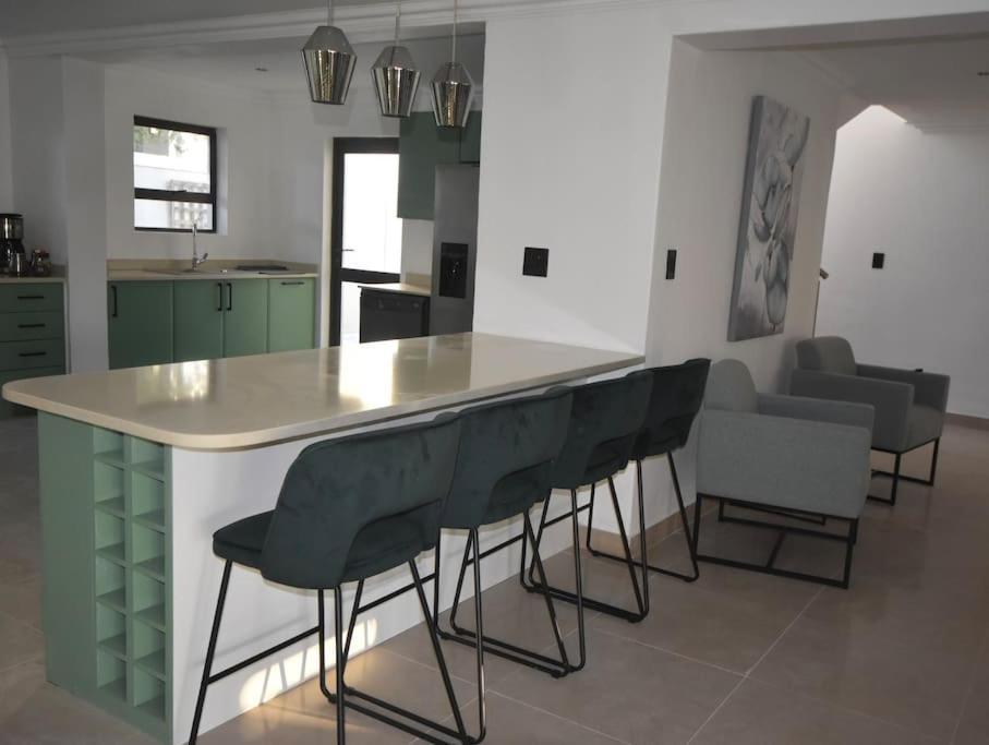 Ferienhaus 3 Bed 4 Bath Detached House, Pool, Inverter *